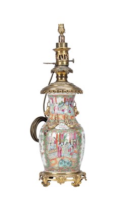 Lot 817 - A 19TH CENTURY CHINESE FAMILLE ROSE PORCELAIN VASE WITH ORMOLU MOUNTS CONVERTED TO AN OIL LAMP AND LATER ELECTRIFIED
