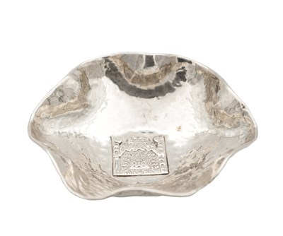 Lot 820 - A PERUVIAN SILVER DISH