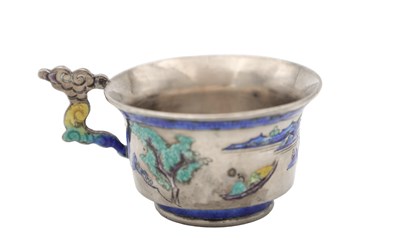 Lot 827 - A CHINESE SILVER AND ENAMEL HANDLED CUP