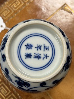 Lot 720 - A CHINESE BLUE AND WHITE PORCELAIN LOTUS VASE