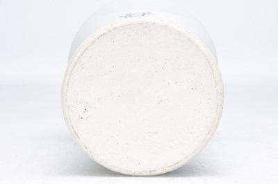 Lot 789 - A CHINESE BLUE AND WHITE PORCELAIN BRUSH POT
