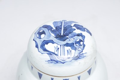 Lot 756 - A CHINESE BLUE AND WHITE PORCELAIN JAR AND COVER