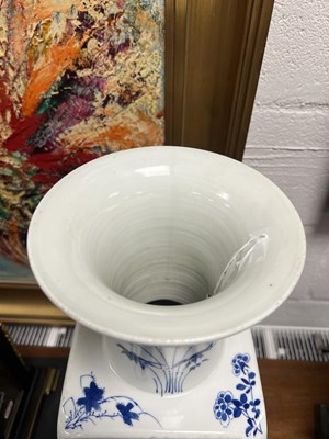 Lot 707 - A CHINESE BLUE AND WHITE PORCELAIN SQUARE VASE