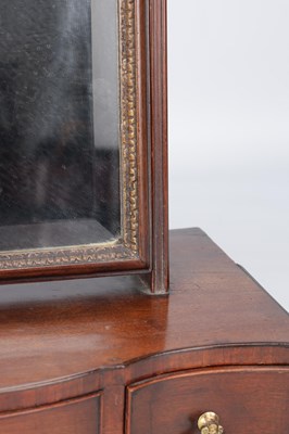 Lot 1512 - A REGENCY MAHOGANY TOILET MIRROR GILLOWS STYLE WITH SERPENTINE BASE