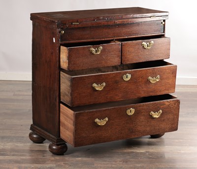 Lot 1566 - A SMALL 18TH CENTURY OAK BACHELOR'S CHEST