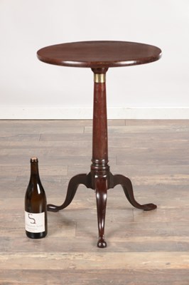 Lot 1576 - AN 18TH CENTURY MAHOGANY WINE TABLE