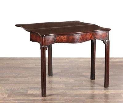 Lot 1520 - AN 18TH CENTURY MAHOGANY SERPENTINE CARD TABLE