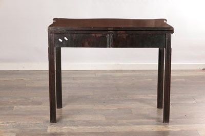 Lot 1520 - AN 18TH CENTURY MAHOGANY SERPENTINE CARD TABLE