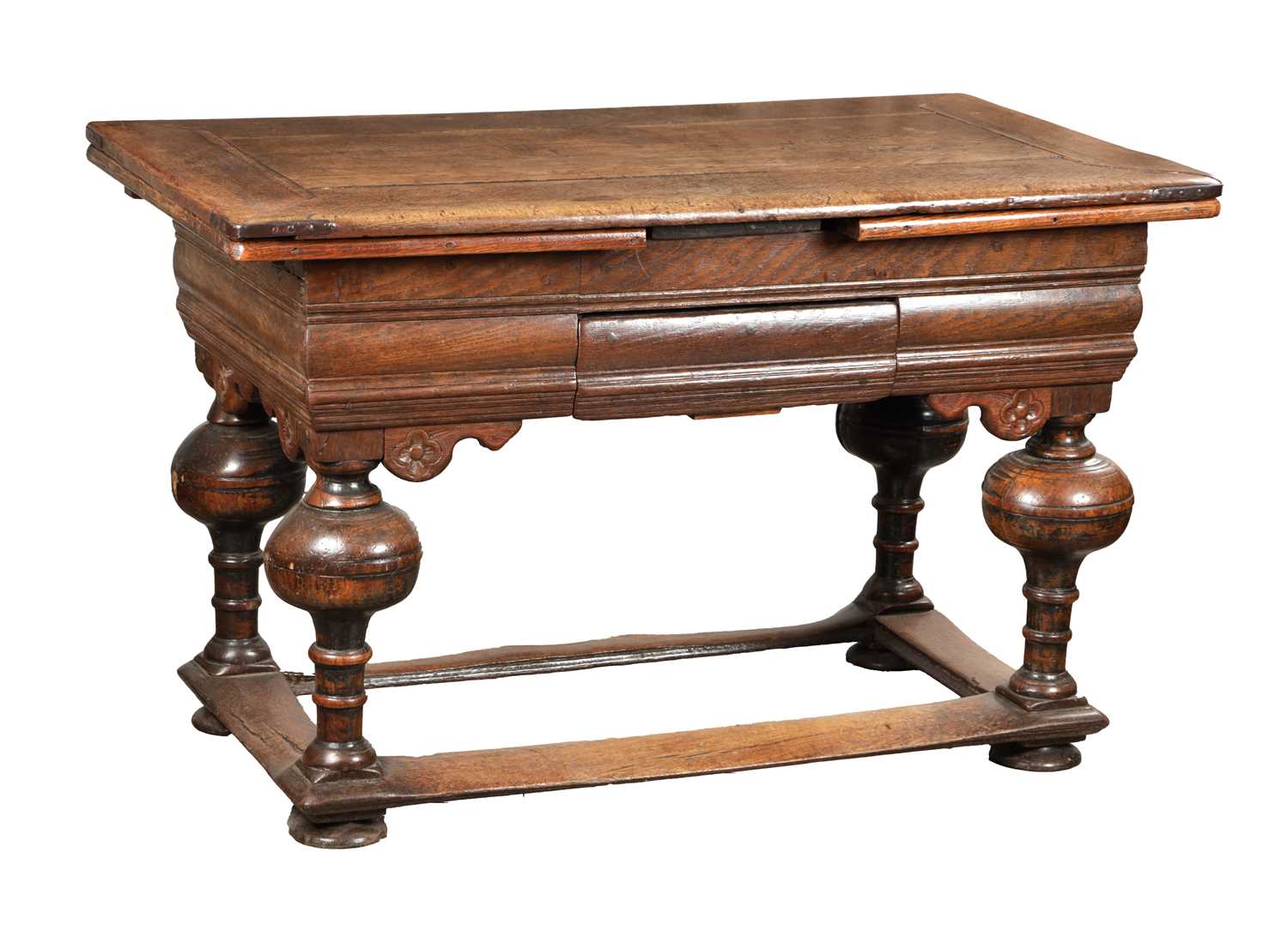Lot 1549 - A 17TH CENTURY DUTCH OAK DRAW LEAF DINING TABLE