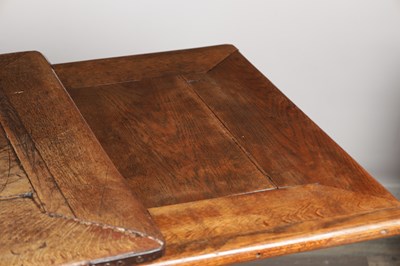 Lot 1549 - A 17TH CENTURY DUTCH OAK DRAW LEAF DINING TABLE