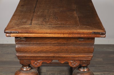Lot 1549 - A 17TH CENTURY DUTCH OAK DRAW LEAF DINING TABLE