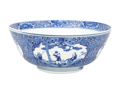 Lot 719 - A 19TH CENTURY CHINESE PORCELAIN BLUE AND WHITE BOWL BEARING A KANGXI MARK