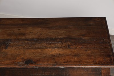 Lot 1554 - A 19TH CENTURY OAK COFFEE TABLE