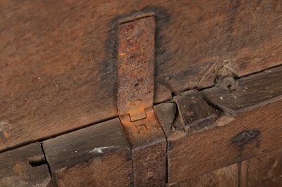 Lot 1507 - A LATE ELIZABETHAN OAK TRAY TOP COFFER