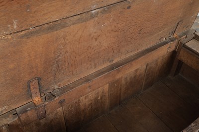 Lot 1507 - A LATE ELIZABETHAN OAK TRAY TOP COFFER
