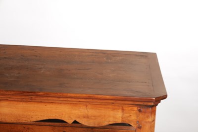 Lot 1553 - A 19TH CENTURY FRENCH FRUITWOOD OPEN VEGETABLE RACK
