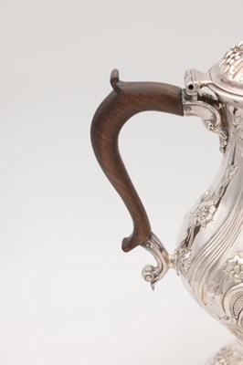 Lot 127 - A GEORGE III ENGLISH SILVER COFFEE POT