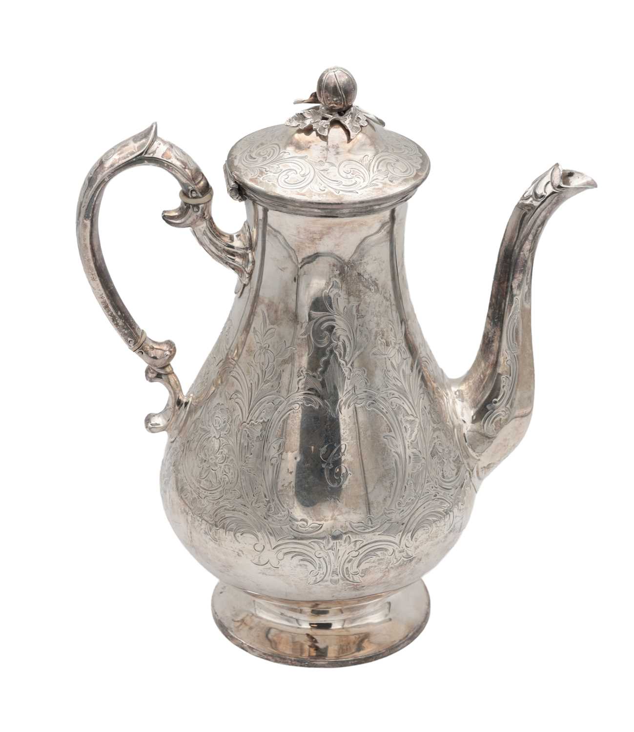 Lot 44 - AN EARLY VICTORIAN ENGLISH SILVER ENGRAVED TEAPOT