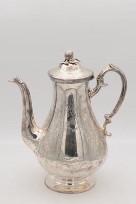 Lot 44 - AN EARLY VICTORIAN ENGLISH SILVER ENGRAVED TEAPOT