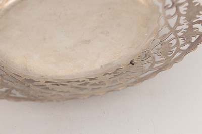 Lot 39 - A 20TH CENTURY EGYPTIAN SILVER DISH