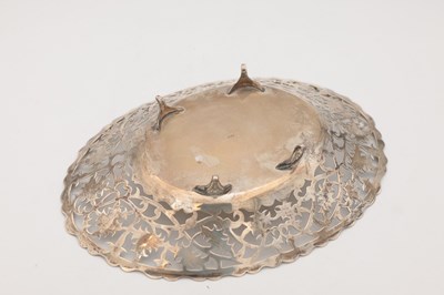 Lot 39 - A 20TH CENTURY EGYPTIAN SILVER DISH