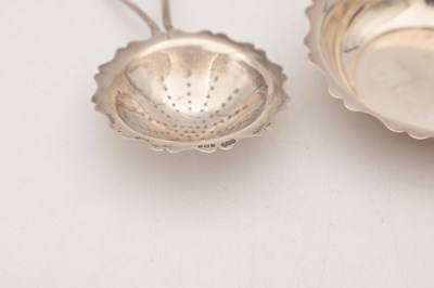 Lot 92 - A COLLECTION OF EARLY 20TH CENTURY ENGLISH SILVER ITEMS