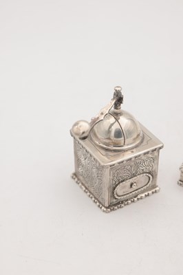 Lot 1 - TWO 20TH CENTURY ENGLISH AND EGYPTIAN SILVER OBJECTS