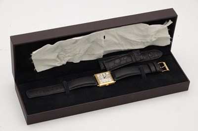 Lot 386 - A GENTLEMAN'S 18CT GOLD LIMITED EDITION DUNHILL WRIST WATCH