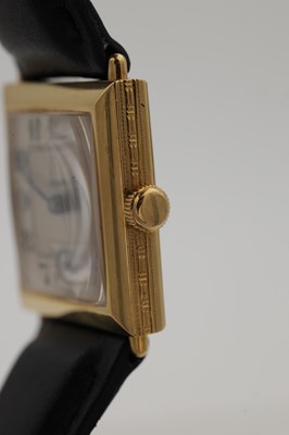 Lot 386 - A GENTLEMAN'S 18CT GOLD LIMITED EDITION DUNHILL WRIST WATCH