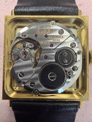 Lot 386 - A GENTLEMAN'S 18CT GOLD LIMITED EDITION DUNHILL WRIST WATCH