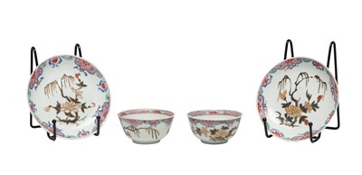 Lot 811 - A PAIR OF CHINESE FAMILLE ROSE PORCELAIN TEA BOWLS AND SAUCERS