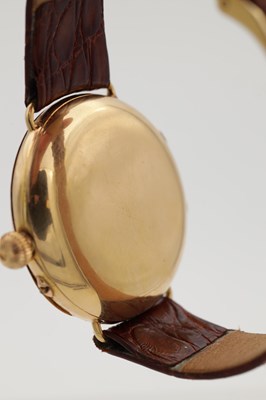 Lot 477 - AN EARLY 20TH CENTURY 18CT GOLD SINGLE BUTTON CHRONOGRAPH WRIST WATCH