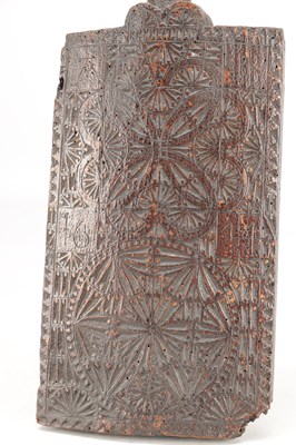 Lot 1385 - AN EARLY 17TH CENTURY WELSH CARVED WOOD LOVE TOKEN WASHING BAT