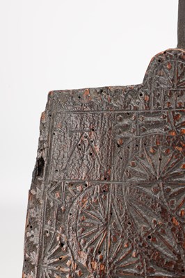 Lot 1385 - AN EARLY 17TH CENTURY WELSH CARVED WOOD LOVE TOKEN WASHING BAT