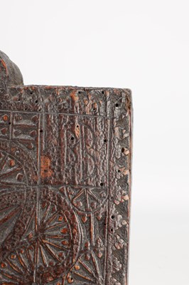 Lot 1385 - AN EARLY 17TH CENTURY WELSH CARVED WOOD LOVE TOKEN WASHING BAT
