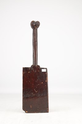 Lot 1385 - AN EARLY 17TH CENTURY WELSH CARVED WOOD LOVE TOKEN WASHING BAT
