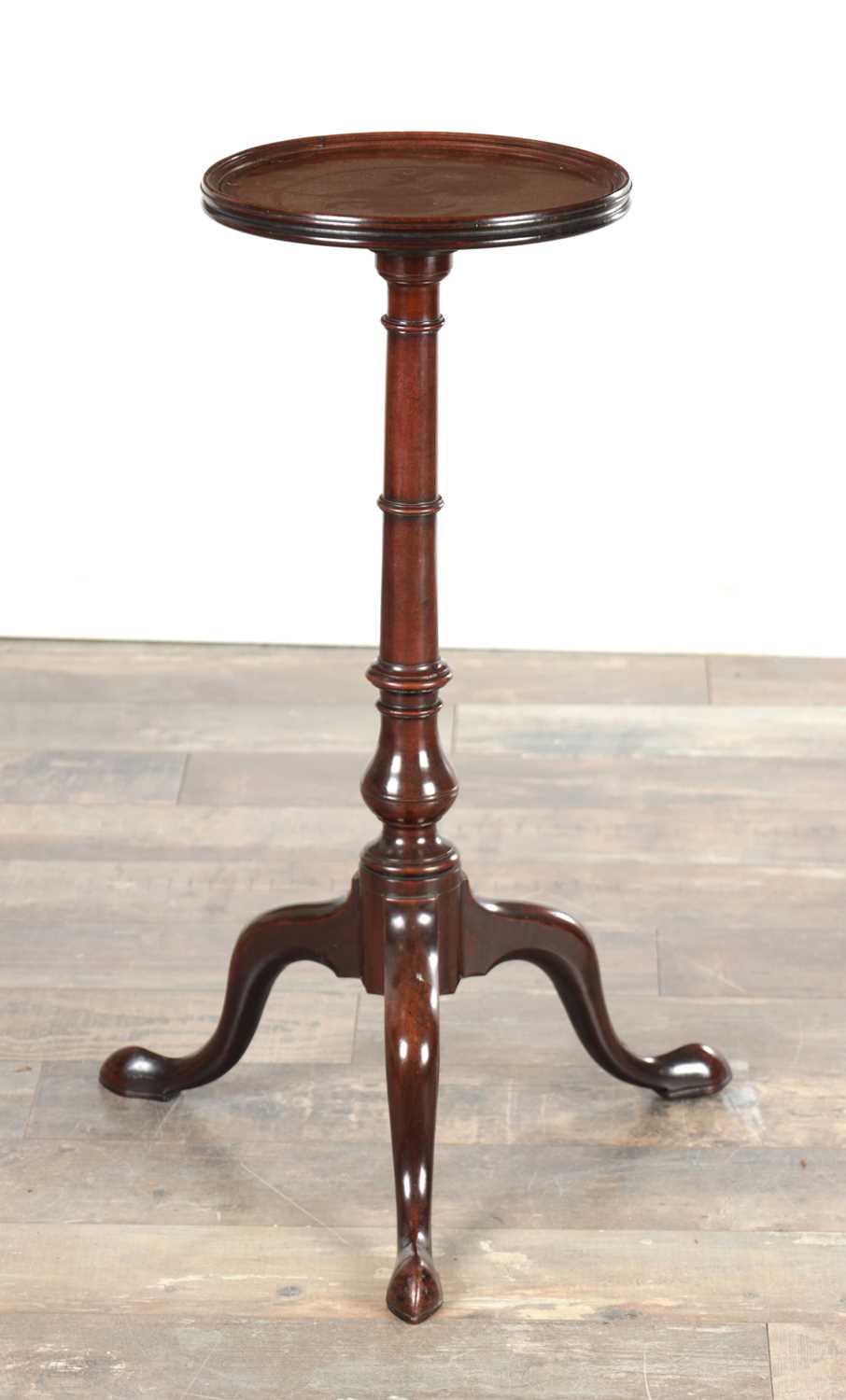 Lot 1499 - A GEORGE III MAHOGANY TRIPOD WINE TABLE