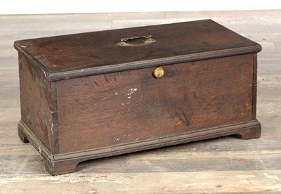 Lot 1618 - AN EARLY 18TH CENTURY SMALL OAK COFFER