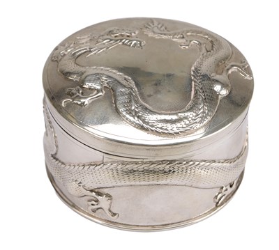 Lot 727 - A CHINESE SILVER BOX AND COVER WITH DRAGON DECORATION