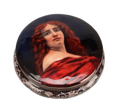 Lot 1015 - GEORGES-JEAN, PARIS A LARGE ENAMEL HINGED LIDDED CIRCULAR BOX WITH PORTRAIT COVER