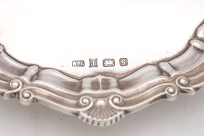 Lot 31 - A LATE 20TH CENTURY ENGLISH SILVER SALVER WITH SHELL AND SCROLL RIM