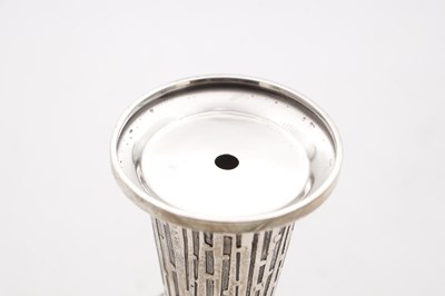 Lot 40 - A LATE 20TH CENTURY ENGLISH SILVER GILT GOBLET WITH TEXTURED TAPERING STEM