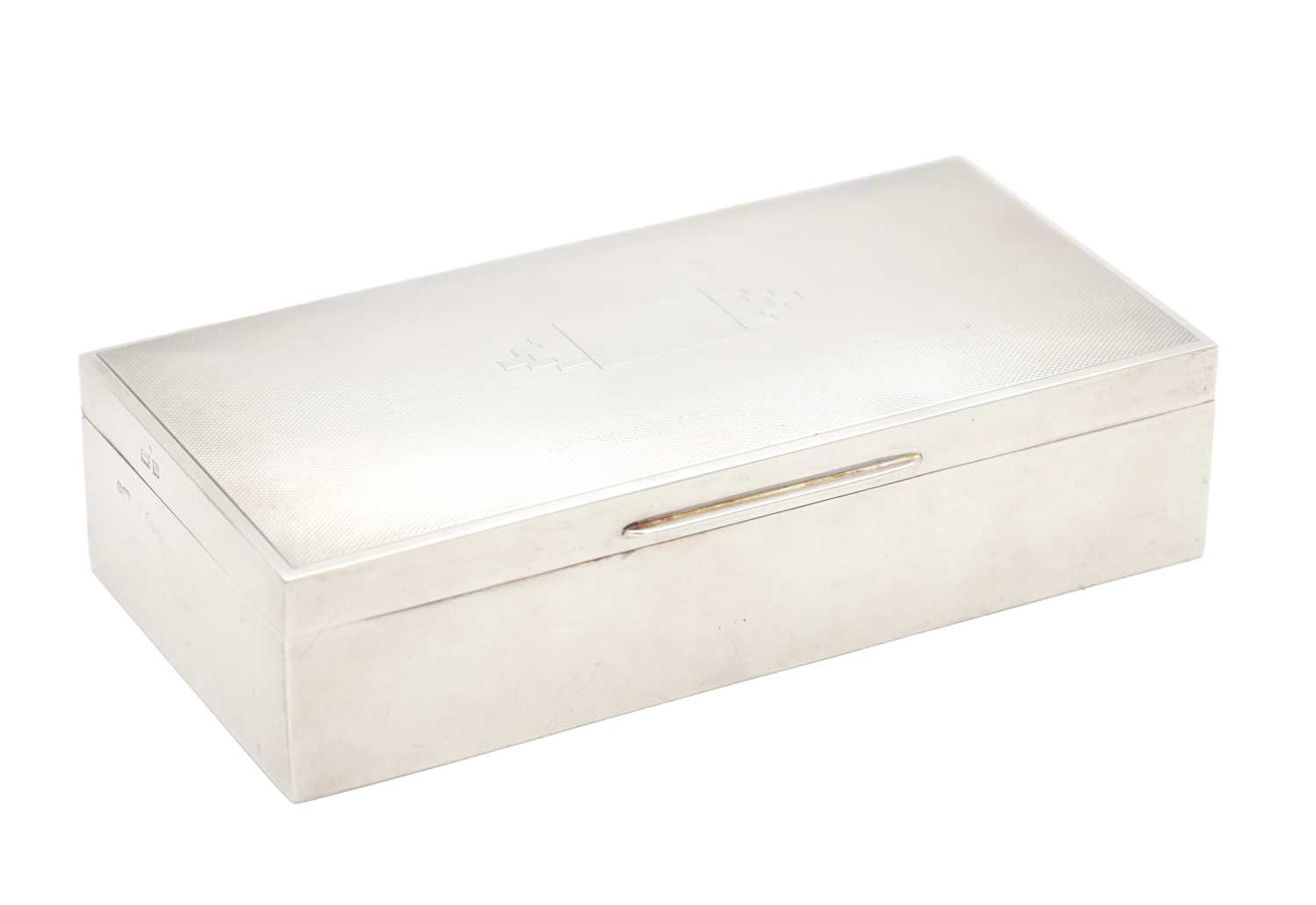 Lot 68 - A MID 20TH CENTURY ENGLISH SILVER CIGAR BOX