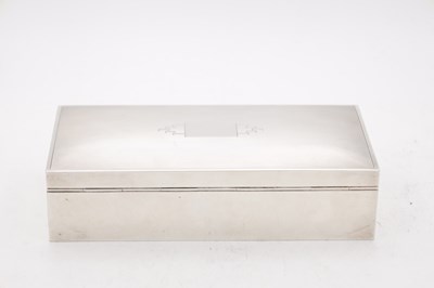 Lot 68 - A MID 20TH CENTURY ENGLISH SILVER CIGAR BOX