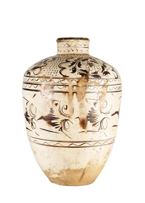 Lot 724 - AN EARLY 19TH CENTURY CHINESE CIZHOU CERAMIC STORAGE JAR