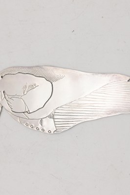 Lot 56 - A LATE 20TH CENTURY ENGLISH SILVER FIGURAL BOOKMARK IN ORIGINAL FITTED LEATHER CASE