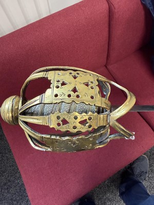 Lot 842 - AN 18TH CENTURY SCOTTISH BRASS HILTED BASKET-HILT SWORD