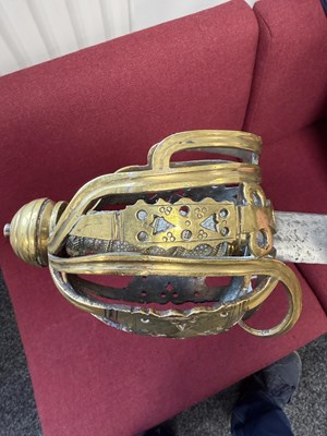 Lot 842 - AN 18TH CENTURY SCOTTISH BRASS HILTED BASKET-HILT SWORD