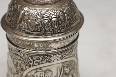 Lot 50 - A CONTINENTAL SILVER LIDDED TANKARD WITH FIGURAL FINIAL