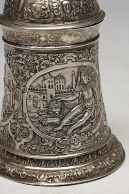 Lot 50 - A CONTINENTAL SILVER LIDDED TANKARD WITH FIGURAL FINIAL